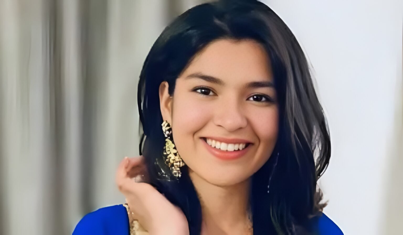 Nidhi Bhanushali Height in Feet