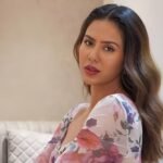 Sonam Bajwa Height in Feet