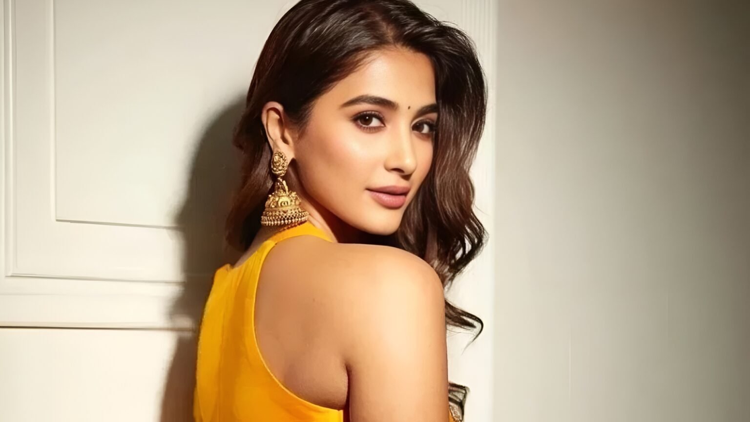 Pooja Hegde Height